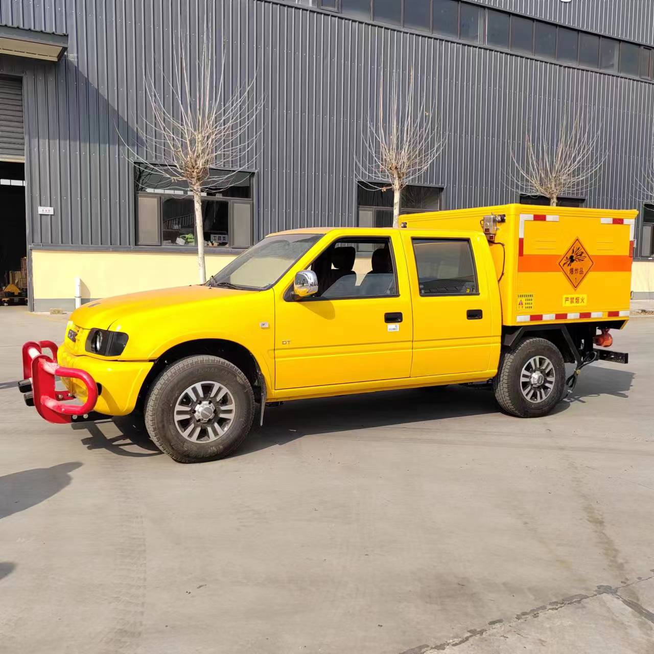 煤礦用柴油機(jī)無(wú)軌爆破器材運(yùn)輸車